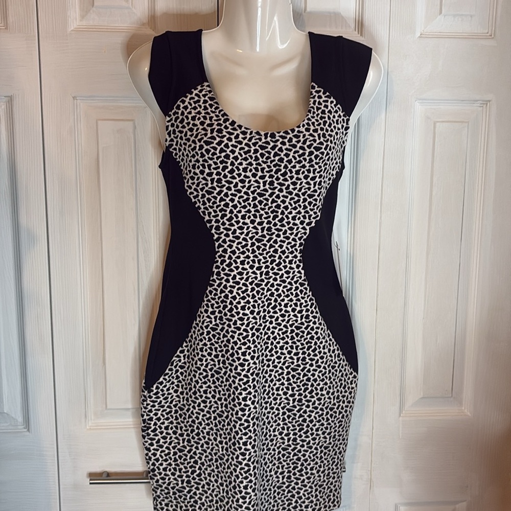 NWT Two Toned Full length back Zipper